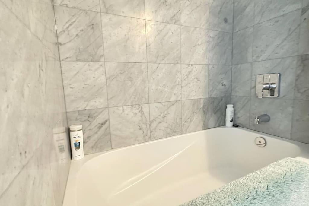 New Superior Lakeview Luxury Top Floor 3-Bedroom Suite On 48Th Floor Toronto Kültér fotó