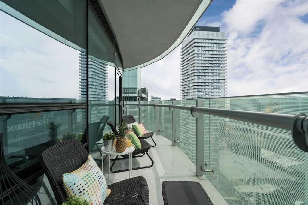 New Superior Lakeview Luxury Top Floor 3-Bedroom Suite On 48Th Floor Toronto Kültér fotó