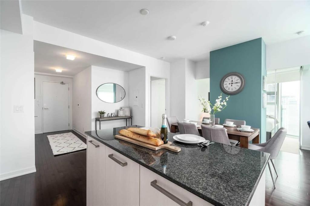 New Superior Lakeview Luxury Top Floor 3-Bedroom Suite On 48Th Floor Toronto Kültér fotó